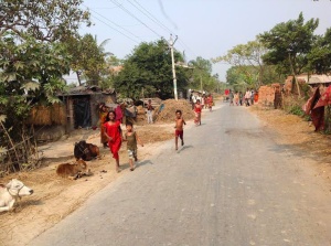 Children running, en route to Fulbari Village, West Benal 